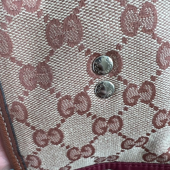 Authentic GUCCI
SUPREME CANVAS CHANGING BAG - Picture 15 of 16